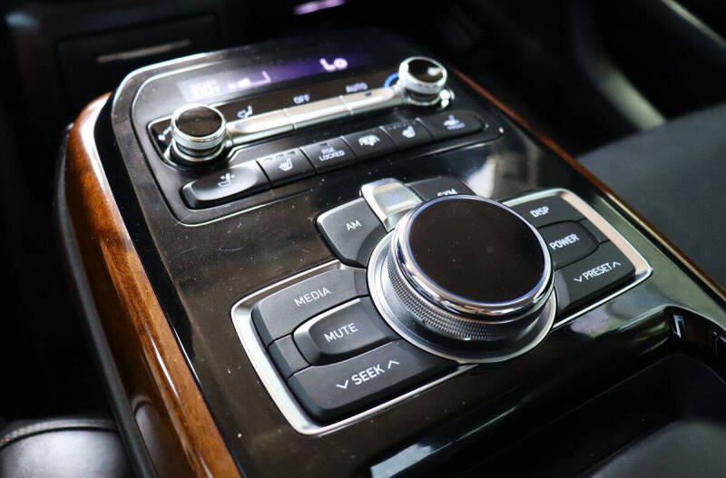 2017 Genesis G90