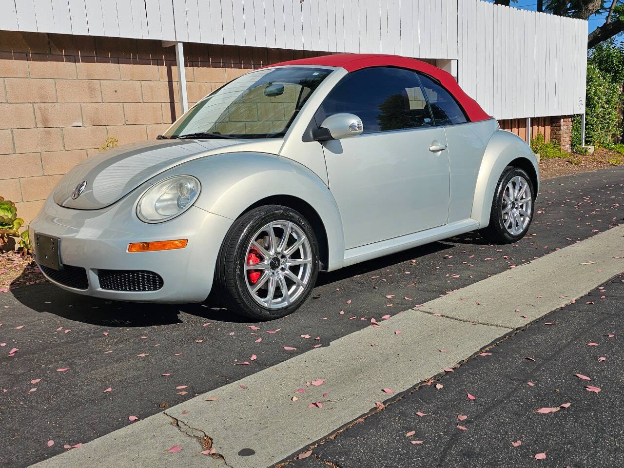 2009 Volkswagen New Beetle Convertible 1
