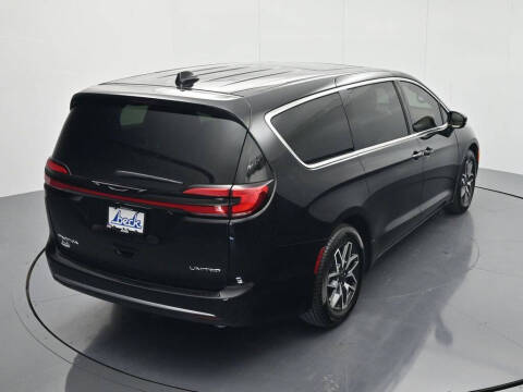 2027 Chrysler Pacifica Limited