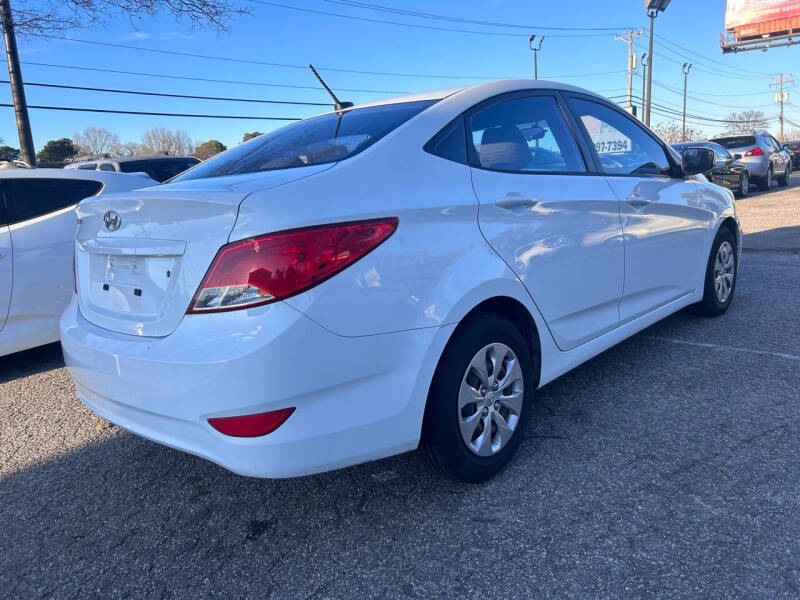 2015 Hyundai Accent GLS photo 4