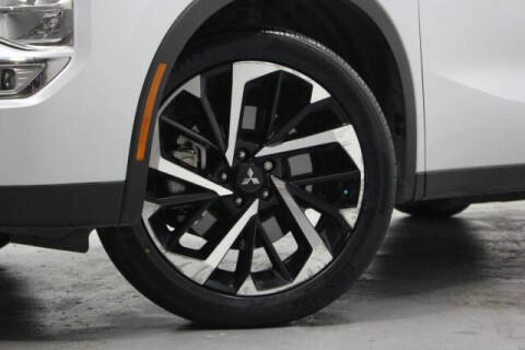 2022 Mitsubishi Outlander ES