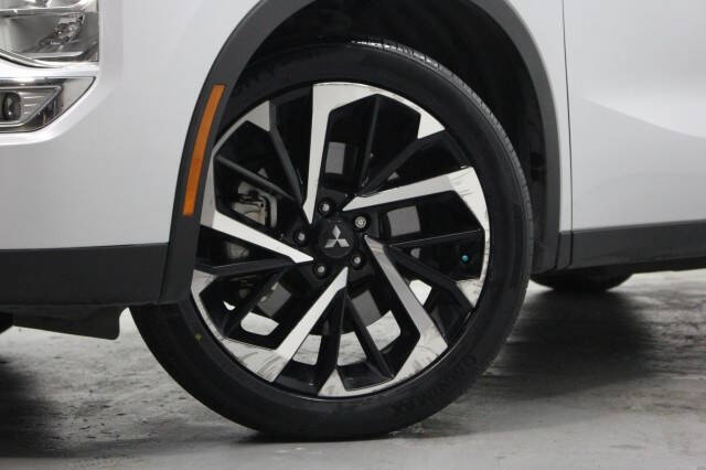 2022 Mitsubishi Outlander ES