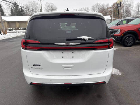 2025 Chrysler Pacifica Select