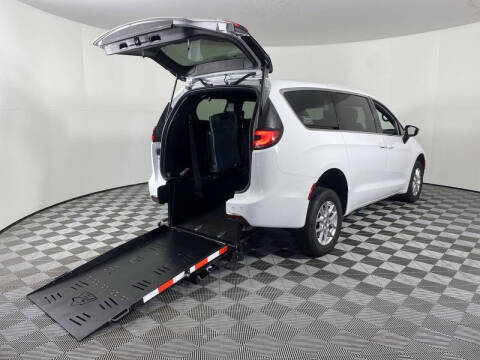 2024 Chrysler Pacifica Touring