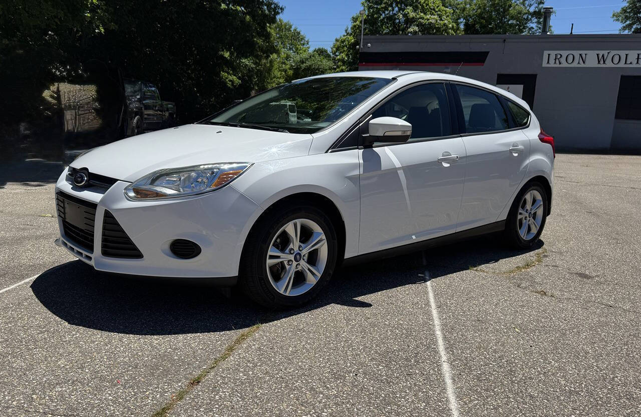 Oxford White 2013 Ford Focus SE Hatchback Hatchback Front-Wheel Drive 6-Speed Automatic