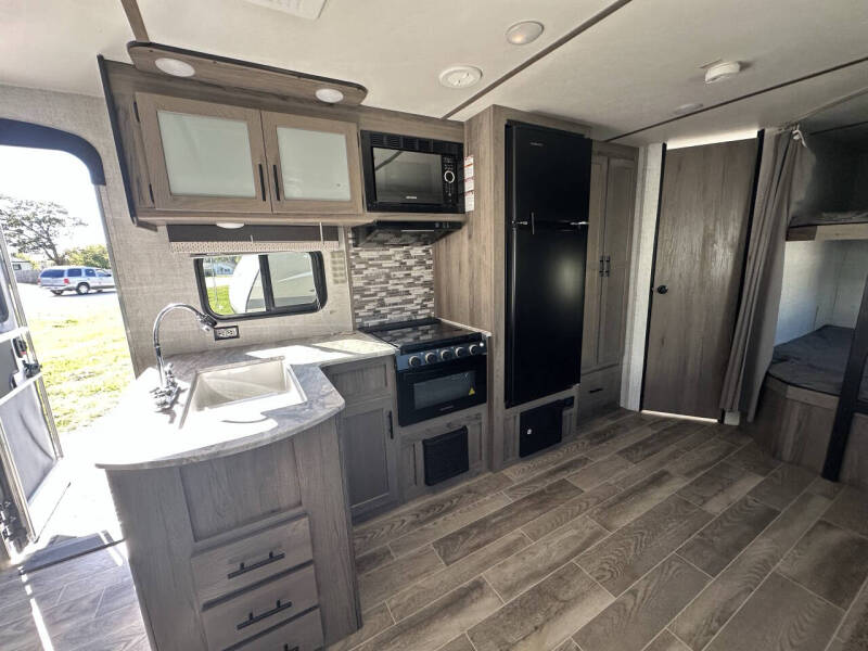 2021 Gulfstream Enlighten