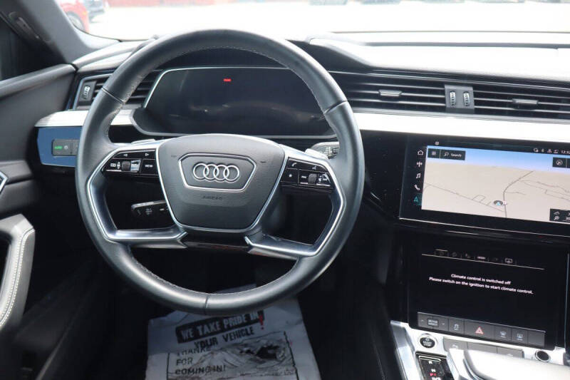 2022 Audi e-tron quattro Premium