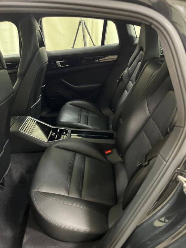 2018 Porsche Panamera 4