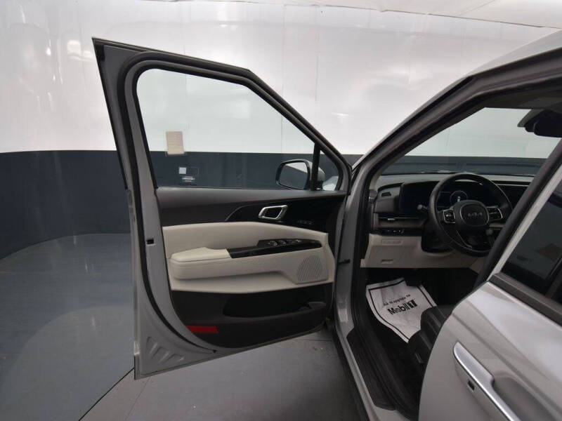 2023 Kia Carnival SX