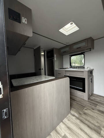 2024 Coleman CM17R24