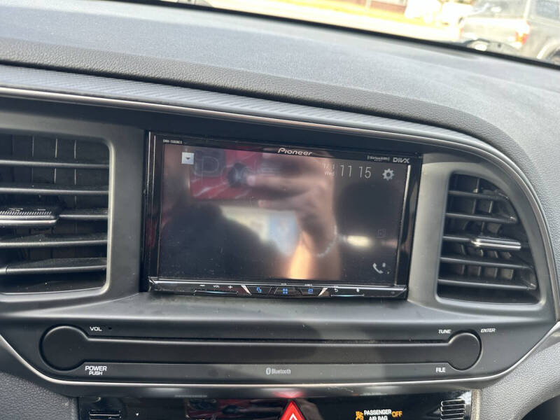 2020 Hyundai Elantra SE