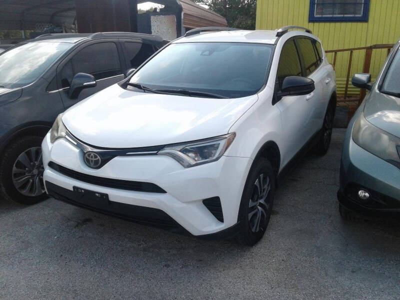2018 Toyota RAV4 LE's photo