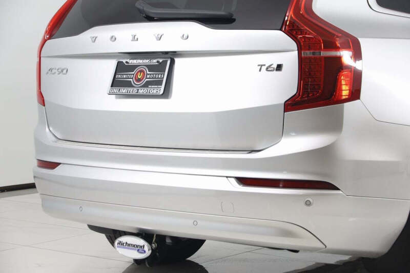 2022 Volvo XC90 T6 Momentum 7-Passenger