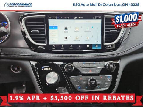 2026 Chrysler Pacifica Select