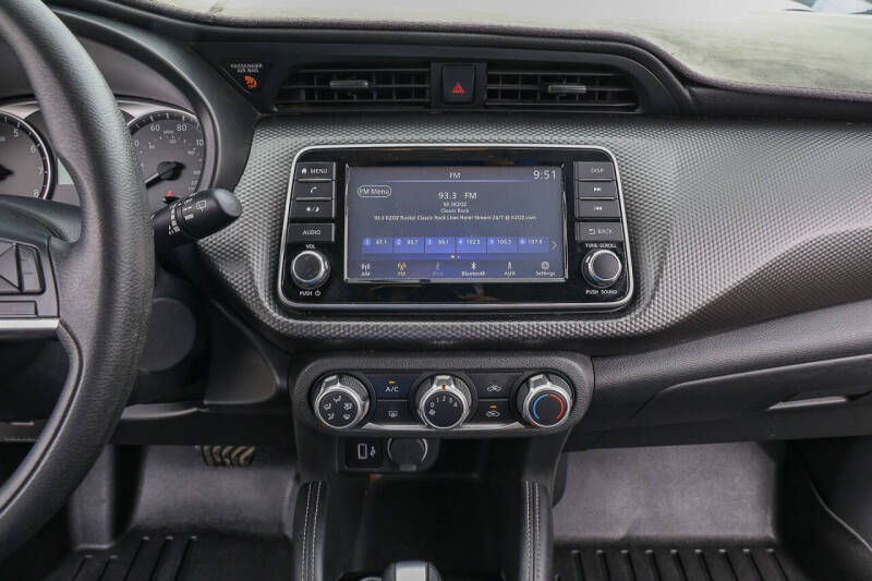 2019 Nissan Kicks S