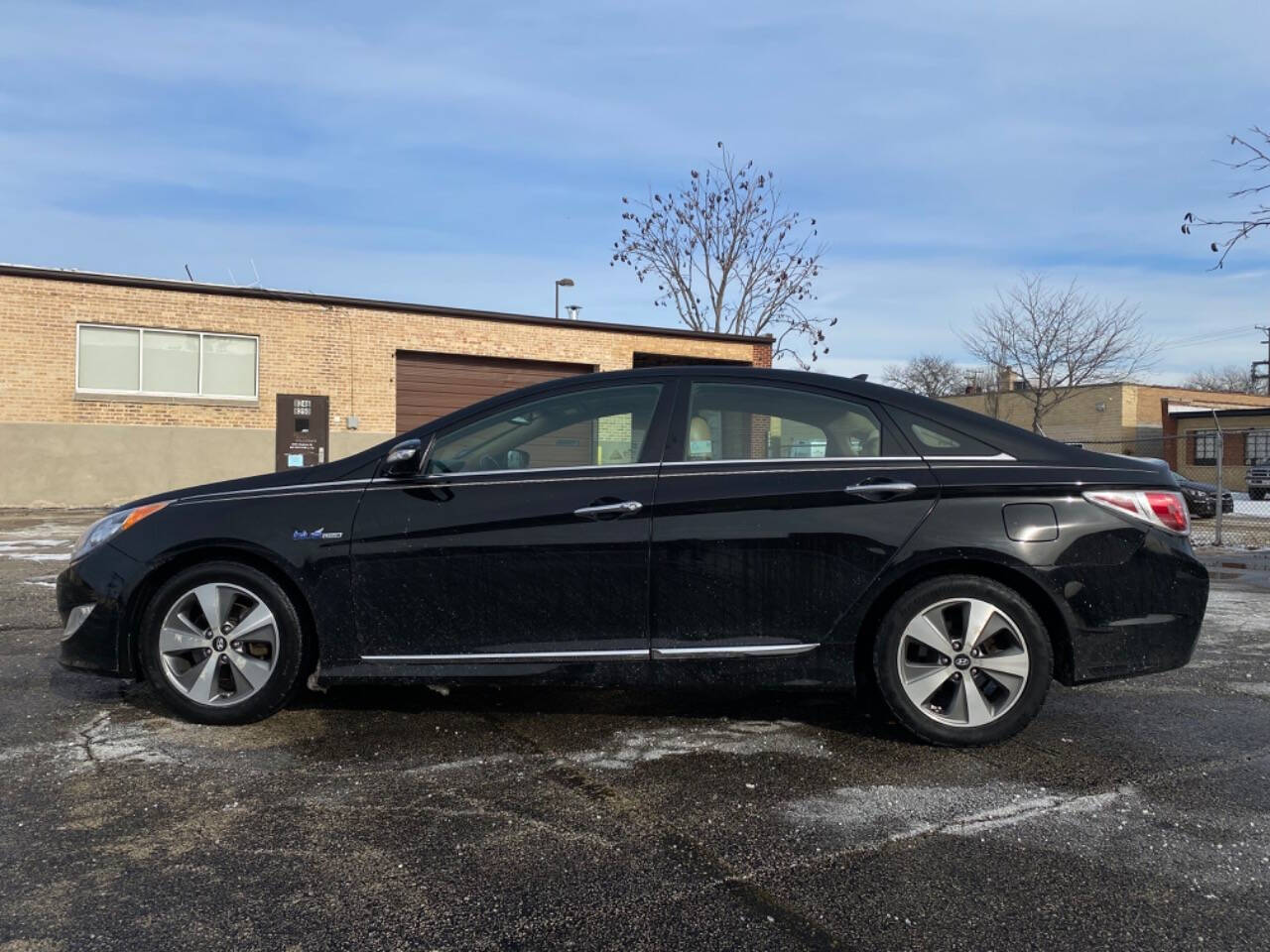 2011 Hyundai SONATA Hybrid for sale at Ideal Cars LLC in Skokie, IL