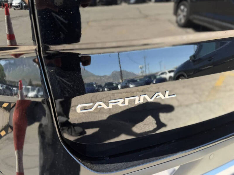 2024 Kia Carnival EX