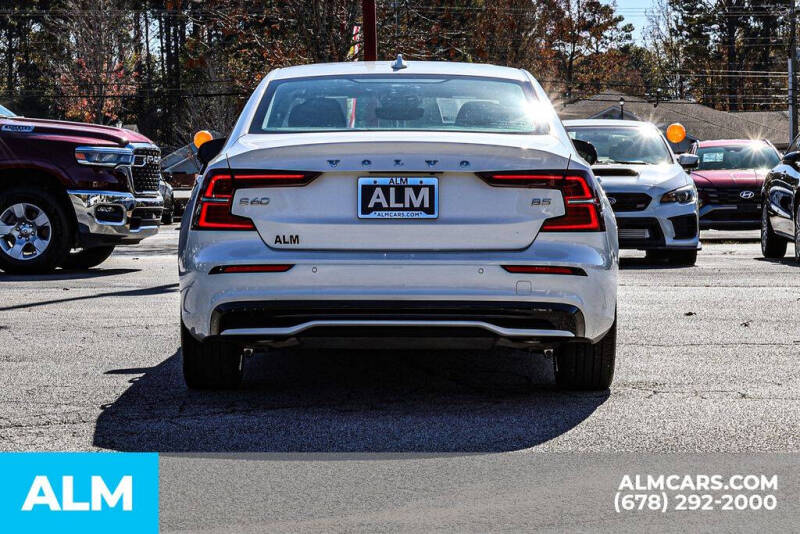 2024 Volvo S60 B5 Core Dark Theme