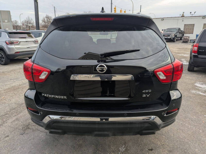 2020 Nissan Pathfinder SV