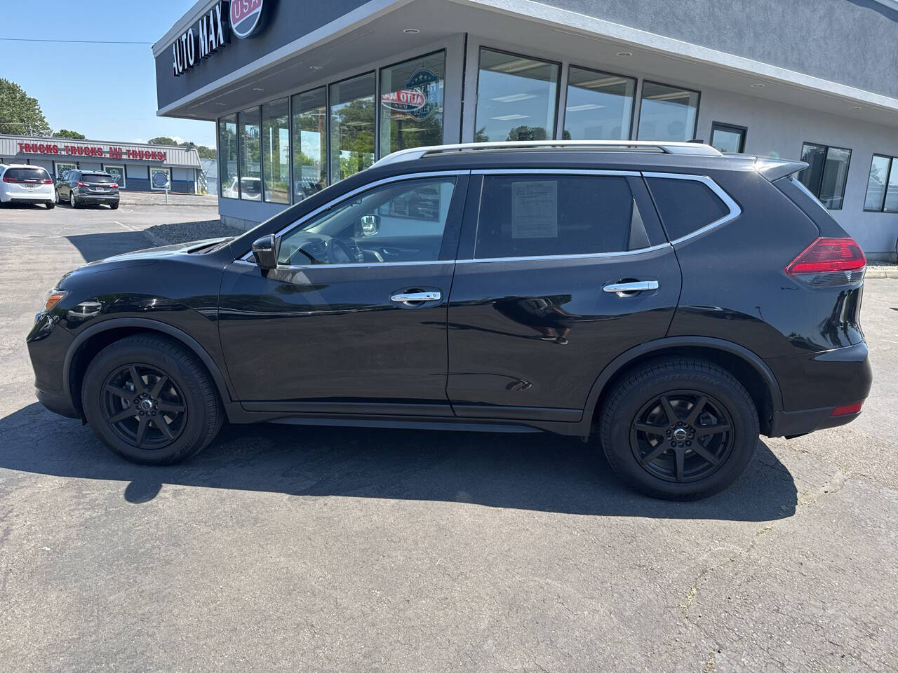 used 2019 Nissan Rogue car, priced at $19,499