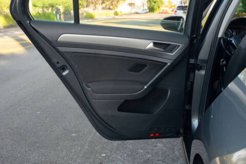 2017 Volkswagen Golf TSI S