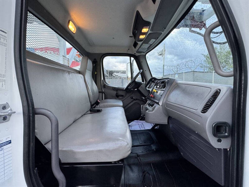2019 Freightliner M2 106