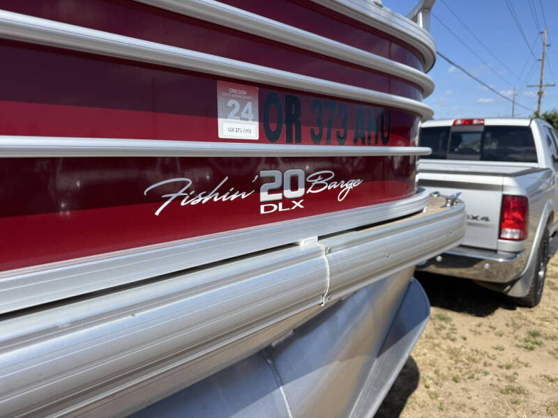 2021 Sun Tracker 20 DLX