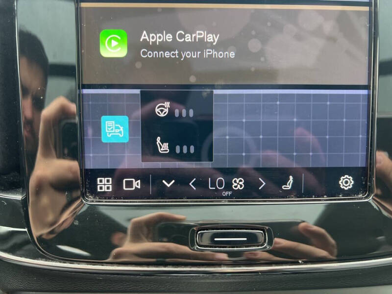 2023 Volvo XC40 B5 Plus Dark Theme