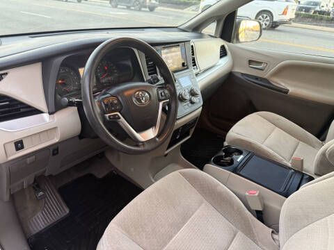 2015 Toyota Sienna LE 8-Passenger