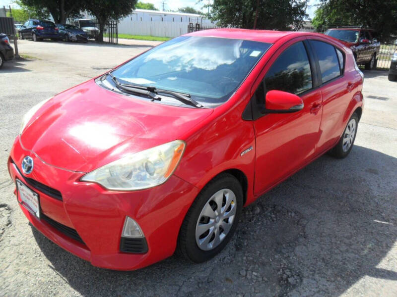 2013 Toyota Prius c Two's photo