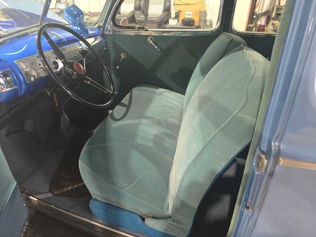 1940 Ford DELUXE V8 24
