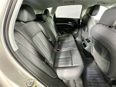 2022 Audi e-tron quattro Premium Plus