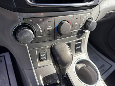 2013 Toyota Highlander SE