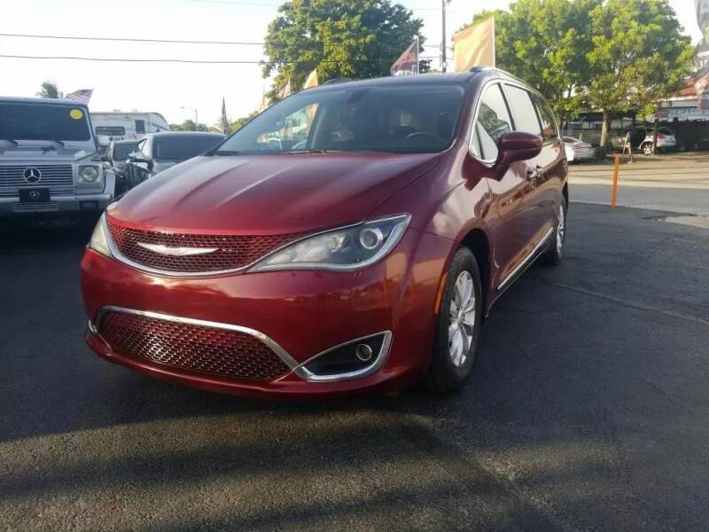 2019 Chrysler Pacifica for sale at VALDO AUTO SALES in Hialeah FL