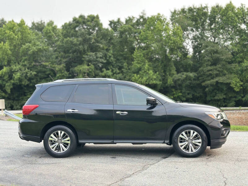 2018 Nissan Pathfinder SV