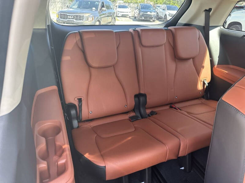 2024 Kia Carnival SX