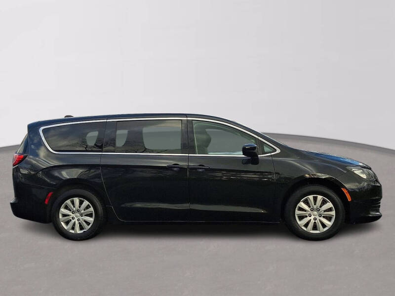 2020 Chrysler Voyager L