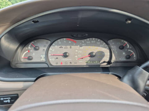 2004 Toyota Sequoia SR5