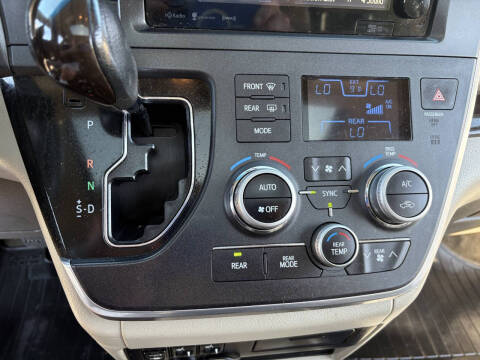 2017 Toyota Sienna XLE Premium 7-Passenger