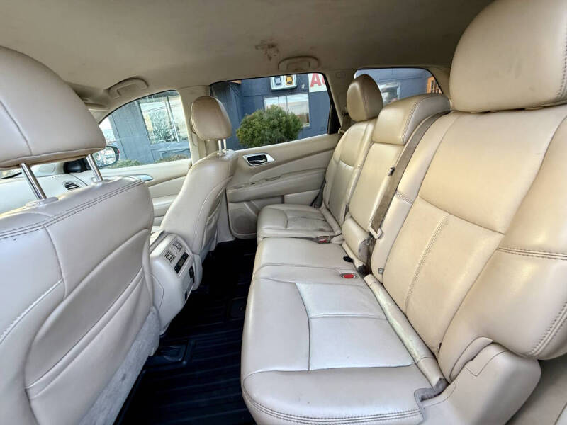 2017 Nissan Pathfinder SL
