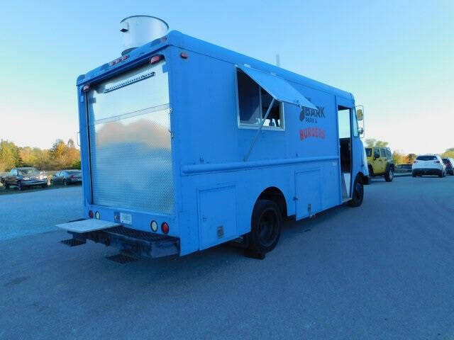 1999 Freightliner MT45 Chassis