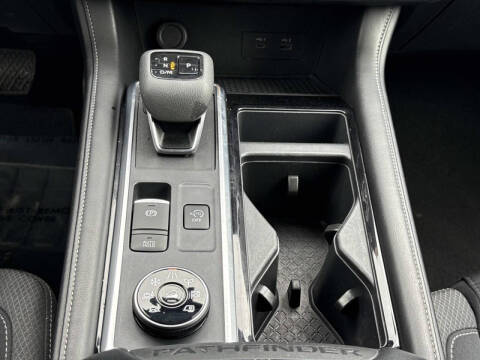 2024 Nissan Pathfinder SV