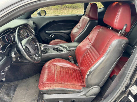 2017 Dodge Challenger SXT Plus