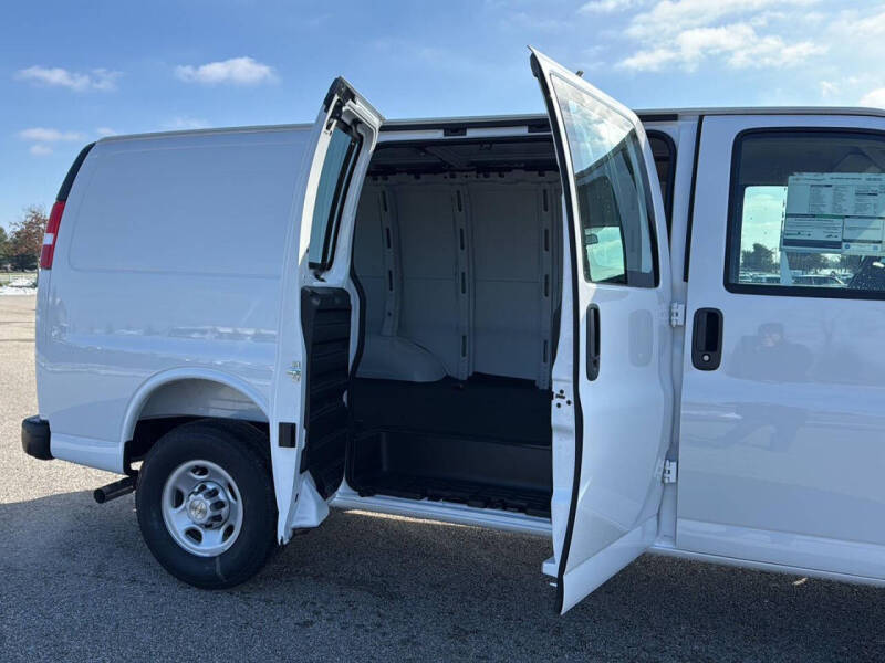 2025 Chevrolet Express 2500