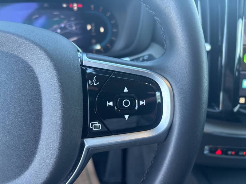 2025 Volvo XC60 B5 Plus Dark Theme