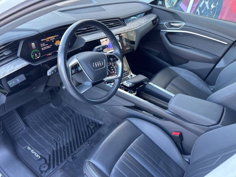 2021 Audi e-tron quattro Premium