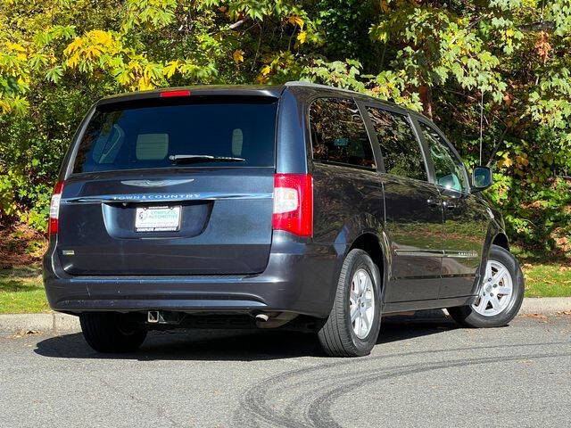 2013 Chrysler Town and Country Touring
