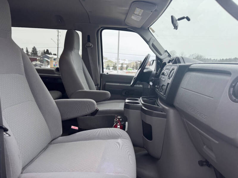 2012 Ford E-Series E-350 SD XLT