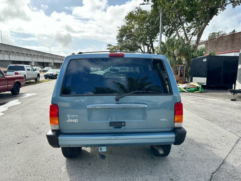 1999 Jeep Cherokee SPORT photo 10