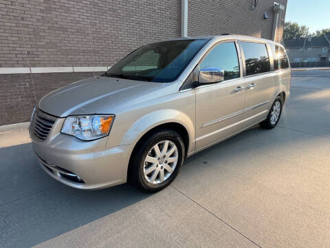 2015 Chrysler Town and Country for sale at GTO United Auto Sales LLC in Lawrenceville GA